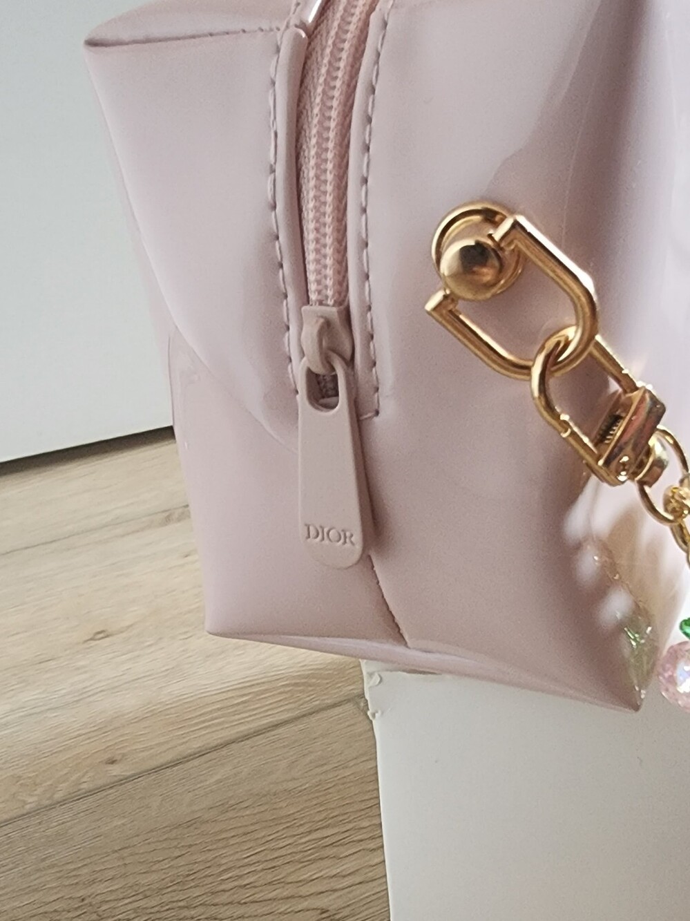 Dior Light Pink Patent CD logo Zip Pouch Clutch Bag With Pearl Gold Chain Strap - Picture 4 of 10